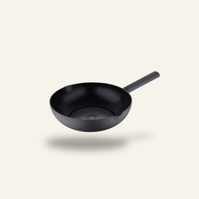 Le Caska wokpan zwart coating vooraanzicht met antiaanbaklaag