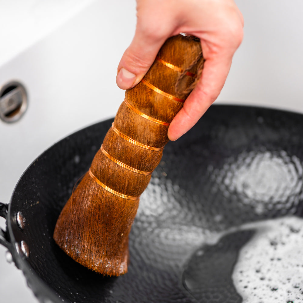 Le Pakia palm wok schoonmaakborstel met ronde kop, detailopname vezels