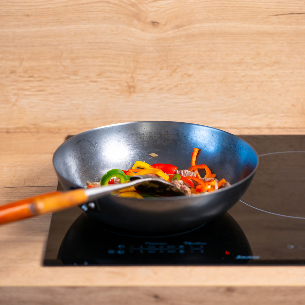 Le Oniri plaatstalen wok inductie in originele verpakking met leveringsomvang