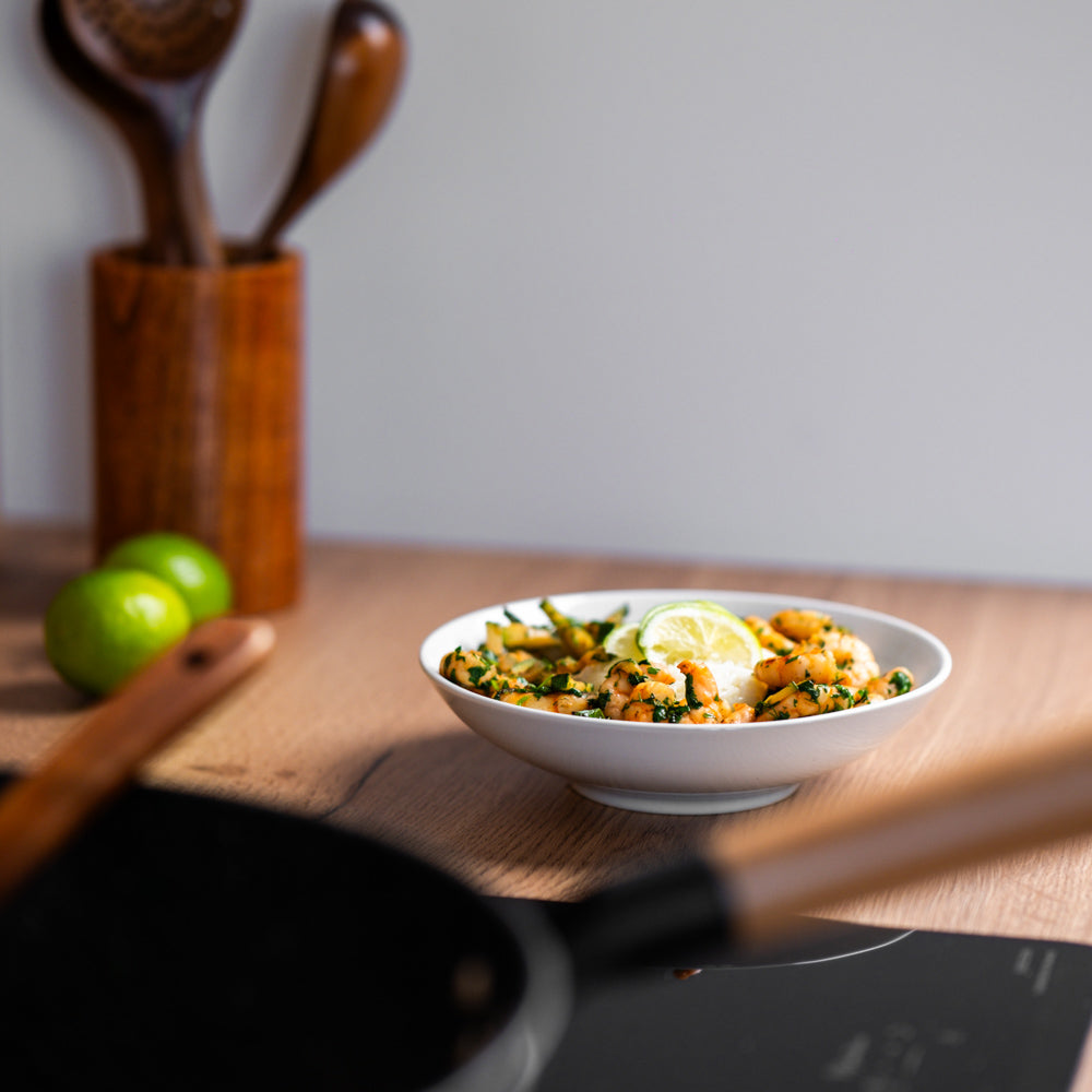Le Poroshiri zwart antiaanbak wok met deksel en verpakkingsinhoud