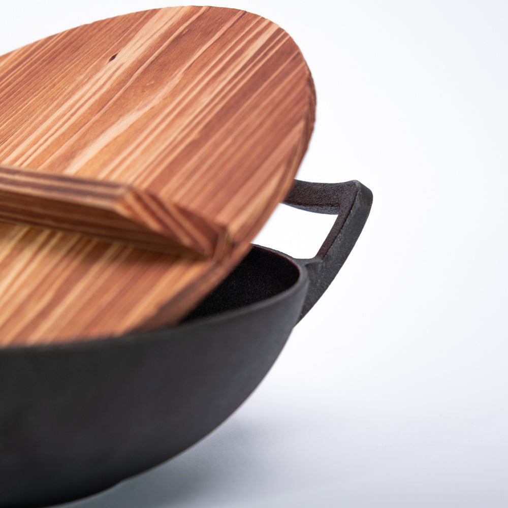 Le Tekari gietijzeren wok zonder steel zijdelingse detailweergave