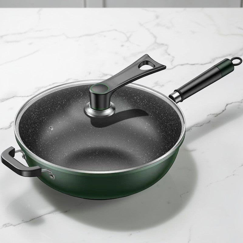 Le Nakimi groene wok inductie op inductiekookplaat tijdens bereiding