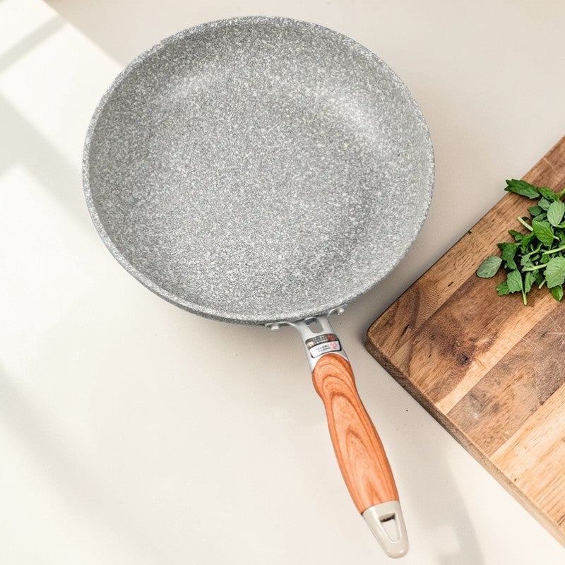 Le Yukano keramische wokpan inductie vooraanzicht aluminium basismodel