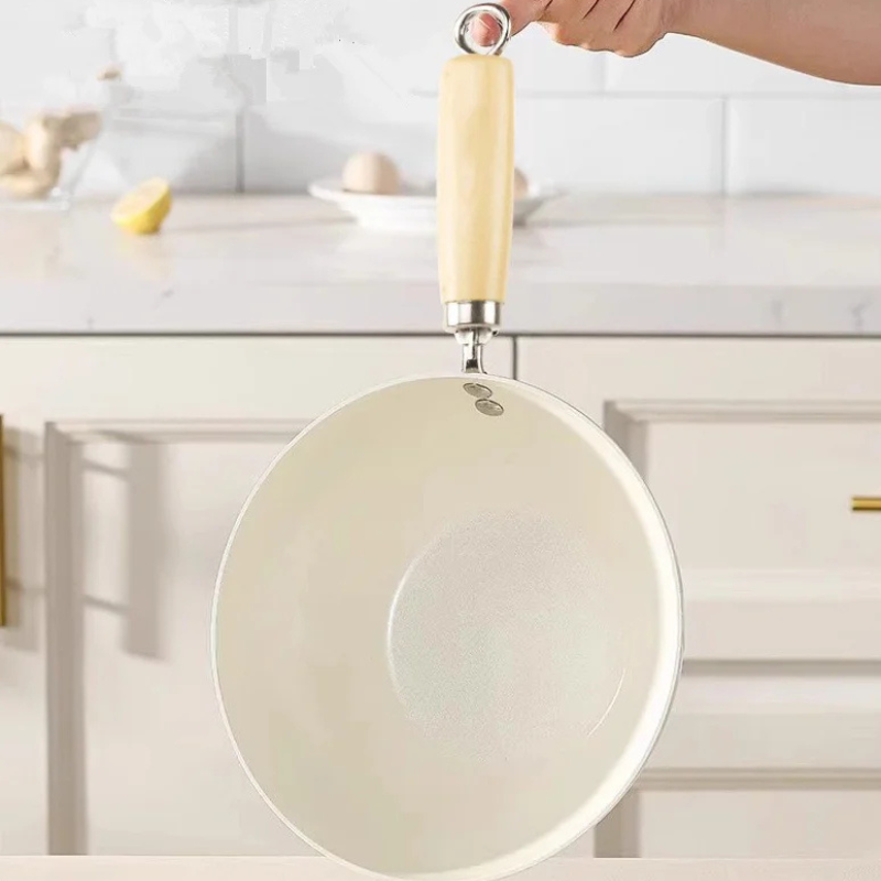 Le Tehana aluminium wok met keramische coating stapelbaar bewaren
