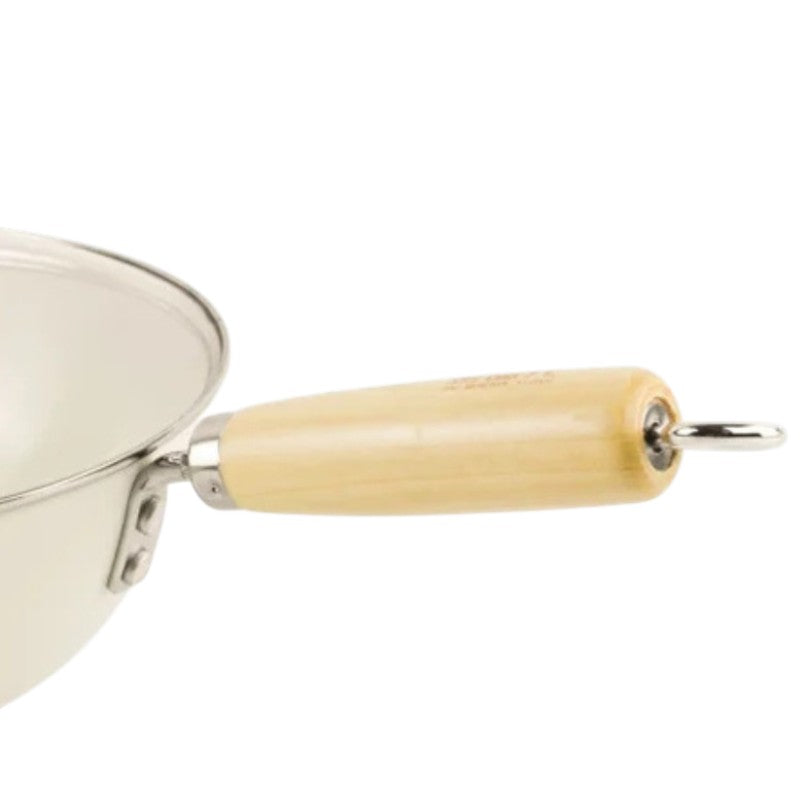 Le Tehana keramische coating wok detailopname krasvaste binnenzijde