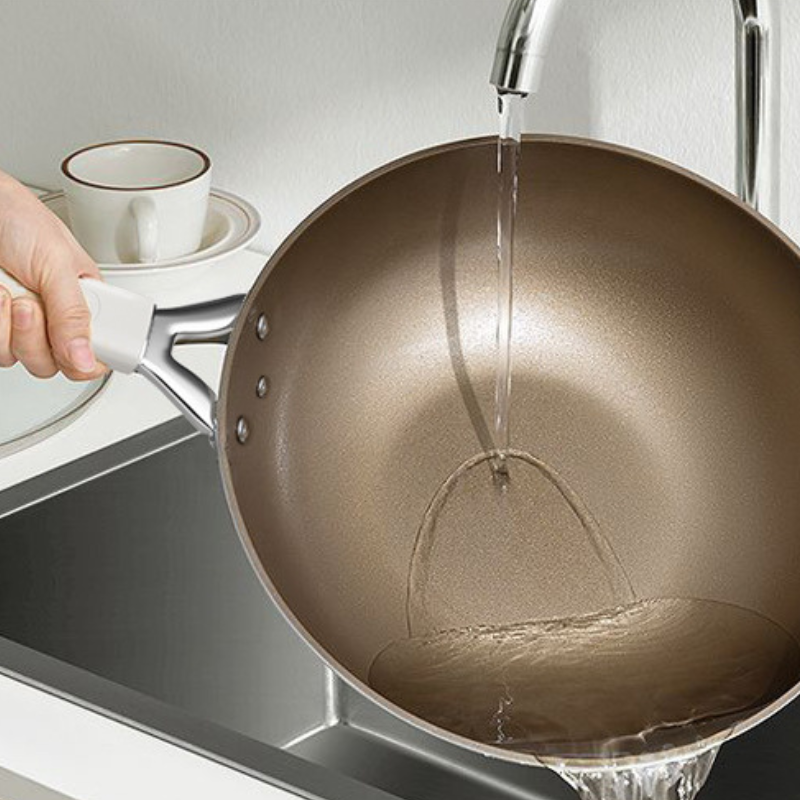 Le Rinoka keramische wok met glazen deksel roerbakgerecht bereiding