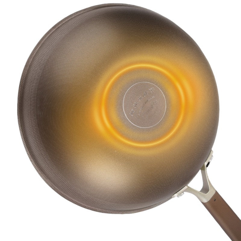 Le Hinoka titanium wok zonder pfas kleur afwerking overzicht