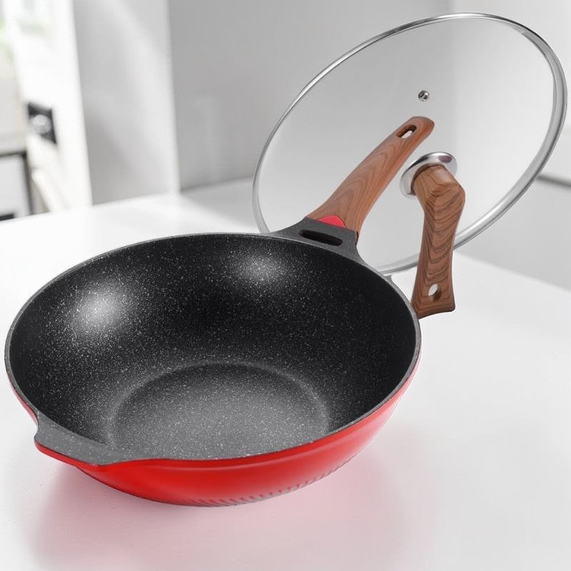 Le Murano wok met deksel pfas vrij stoomend gerecht op kookplaat