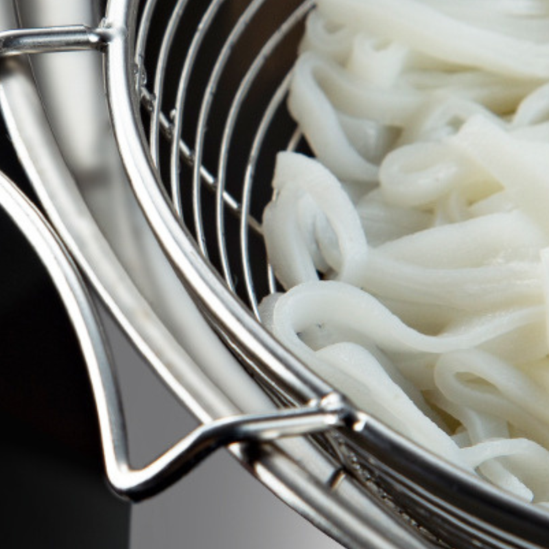 Le Tessui schuimspaan wok frituur duurzaam materiaal presentatie