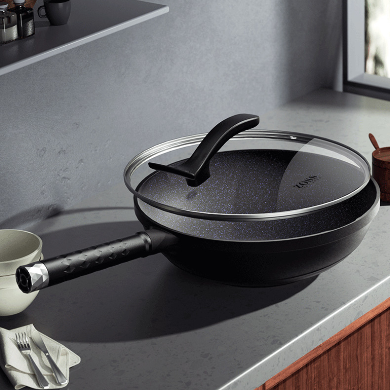 Le Takino zwart aluminium wok met deksel verpakking leveringsomvang