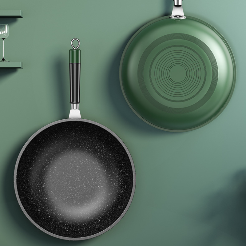 Le Nakimi handvat van de groene inductiewok in detailclose-up
