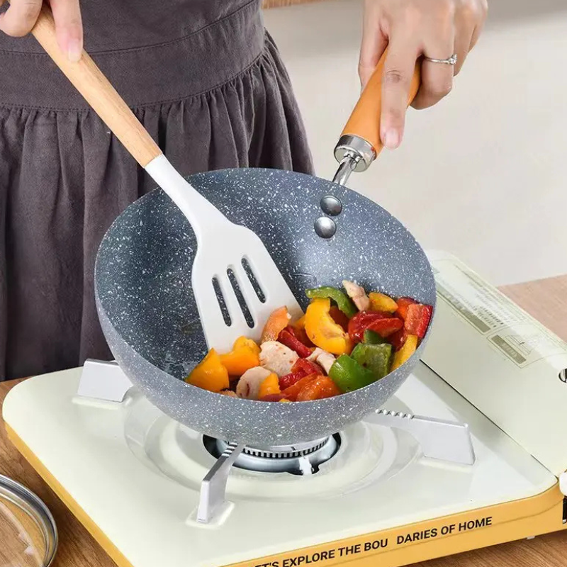 Le Sanome antiaanbaklaag detail mini wok inductie close-up