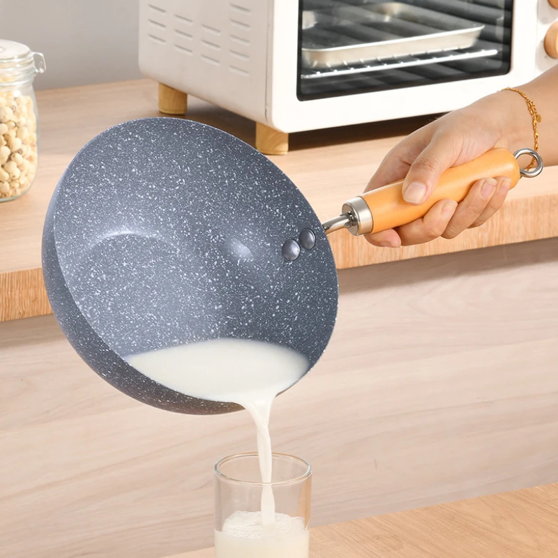 Le Sanome mini wok inductie schoonmaken met zachte spons