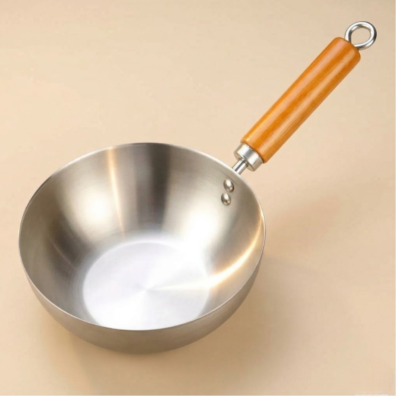 Le Nuriko detailopname rvs handvat en rand rvs wok 20 cm