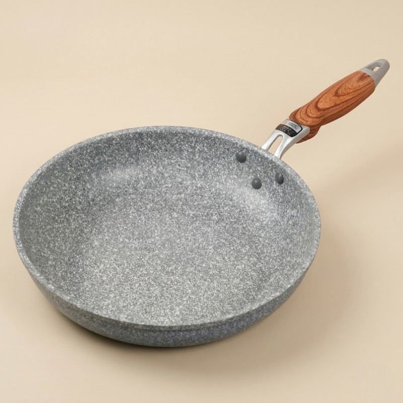 Le Yukano aluminium keramische wokpan inductie handvatdetail close-up