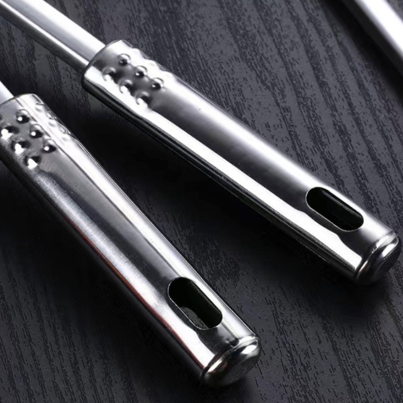 Le Yamiro wok gereedschap set ophanglussen detail close-up