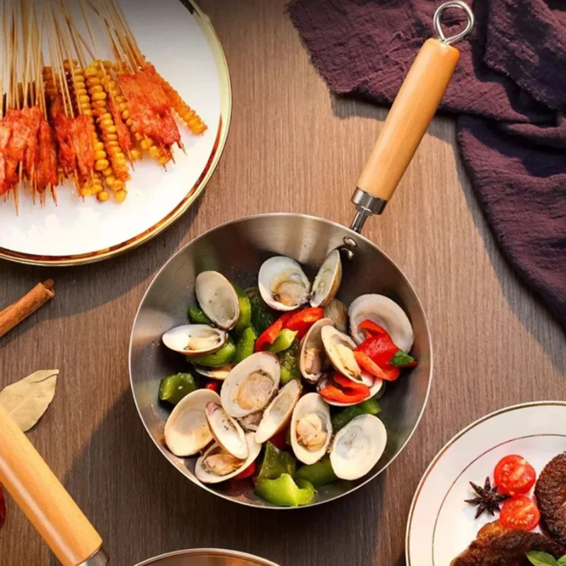 Le Nuriko zijaanzicht compacte rvs wok 20 cm op aanrecht