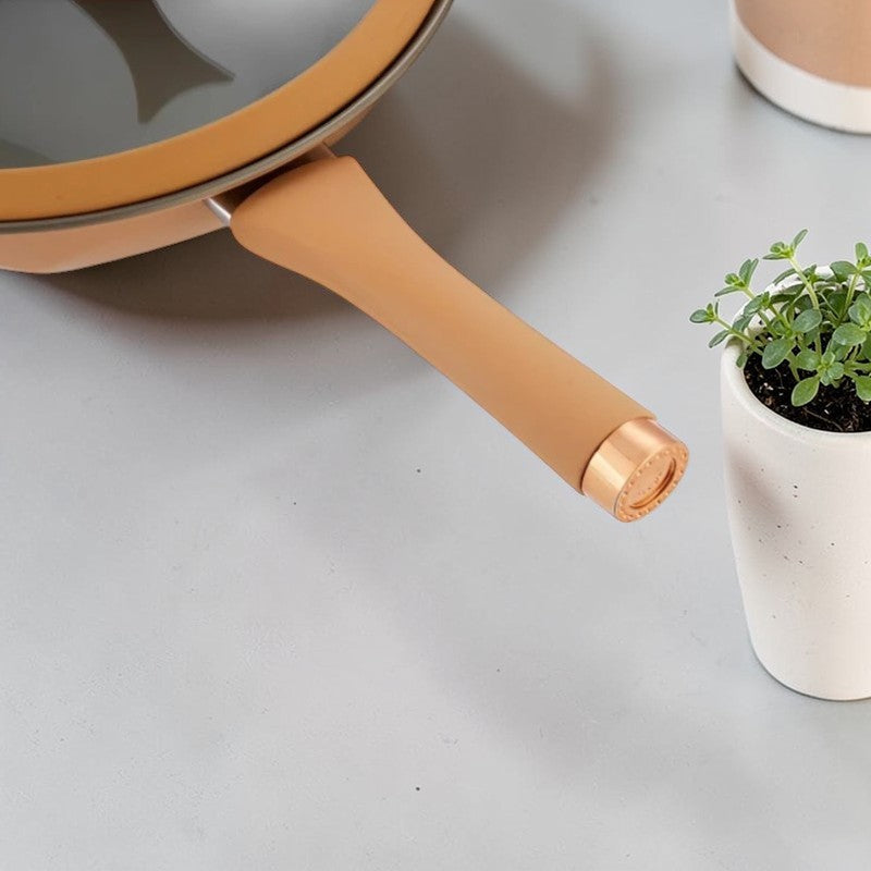 Le Mitano antiaanbaklaag detail wok met deksel 32 cm