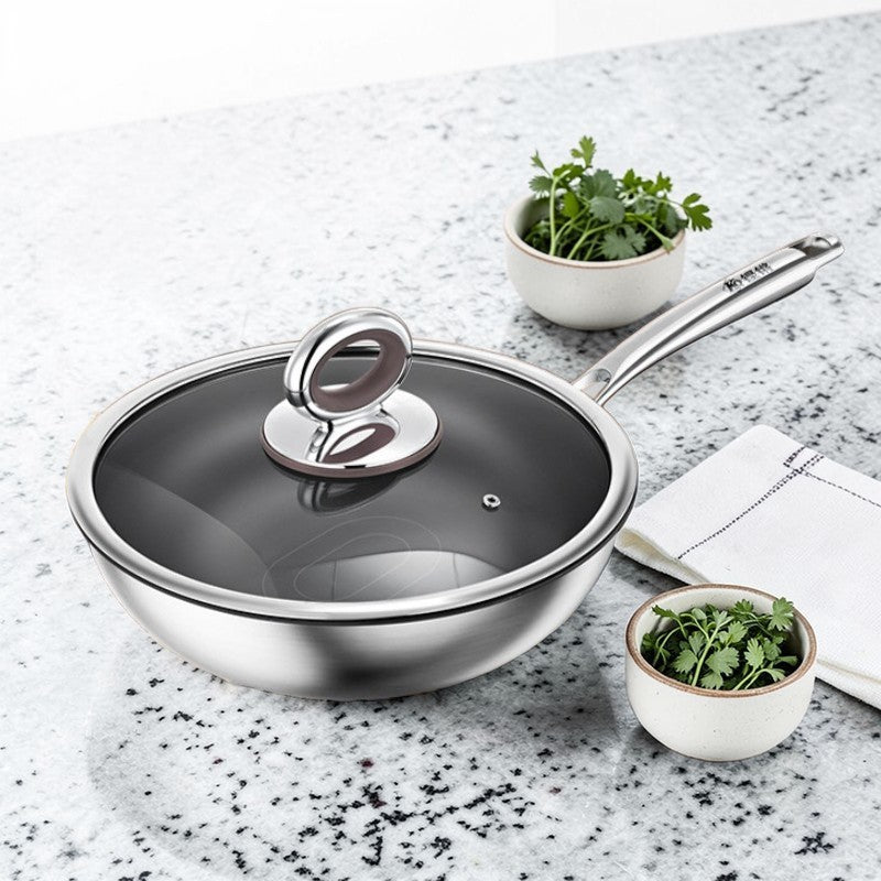 Le Tsumio detailfoto titanium coating rvs wok oppervlak