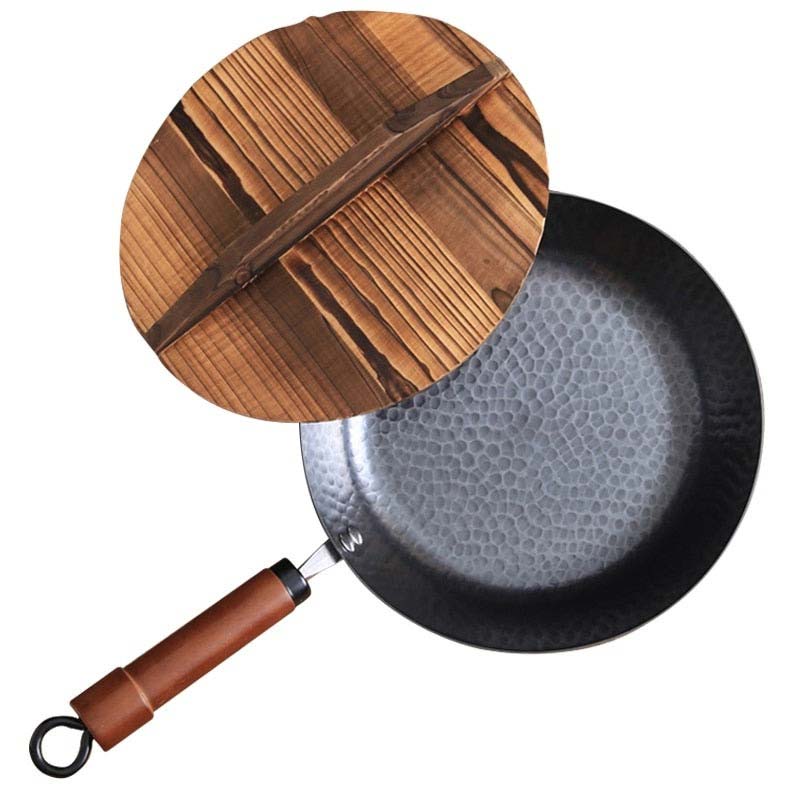 Le Pekaji smeedijzeren wok zonder coating vooraanzicht