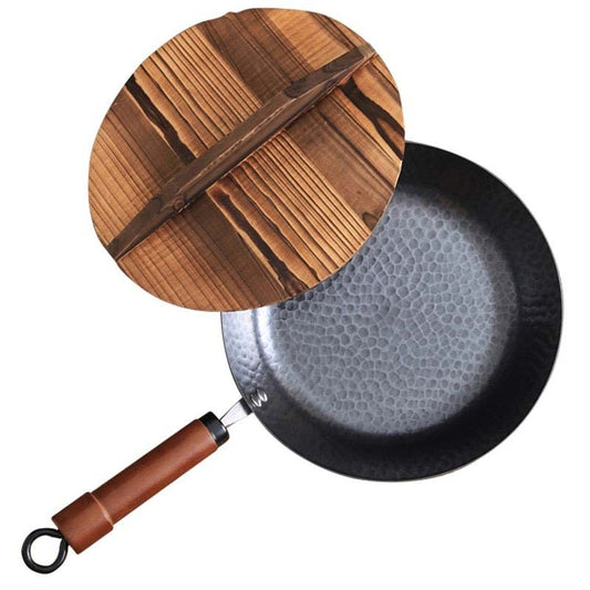 Le Pekaji smeedijzeren wok zonder coating vooraanzicht