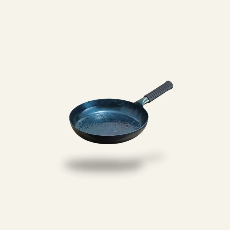 Le Fuji blauwe koolstofstaal wok vooraanzicht traditionele ronde bodem
