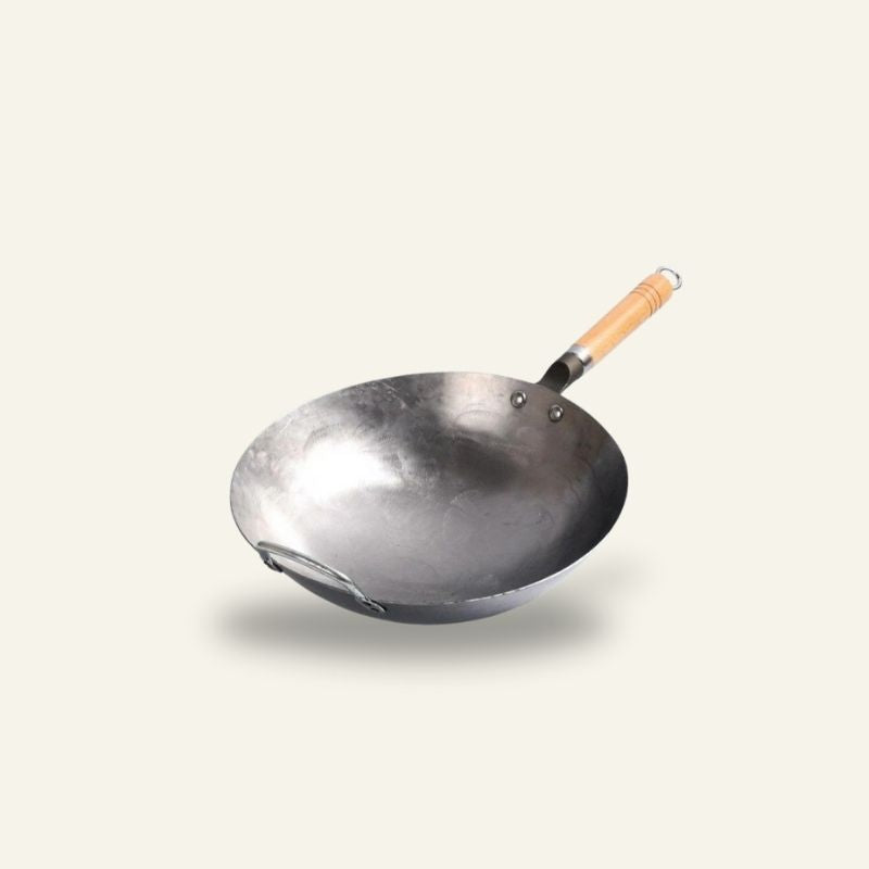 Le Gassan Chinese wok met houten handvat vooraanzicht