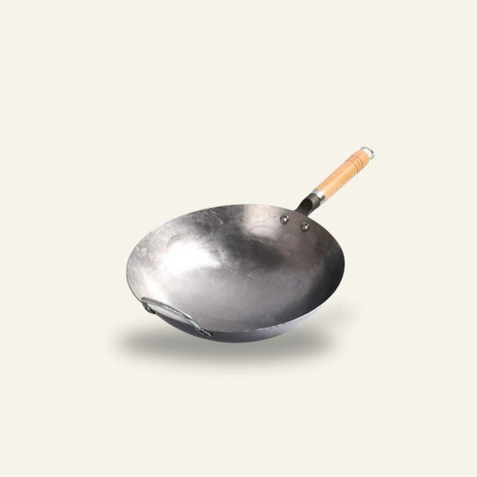 Le Gassan Chinese wok met houten handvat vooraanzicht