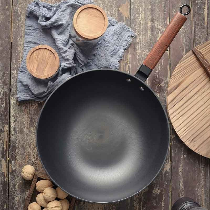 Le Tokaji koolstofstaal wok antiaanbaklaag – handvat en zijprofiel