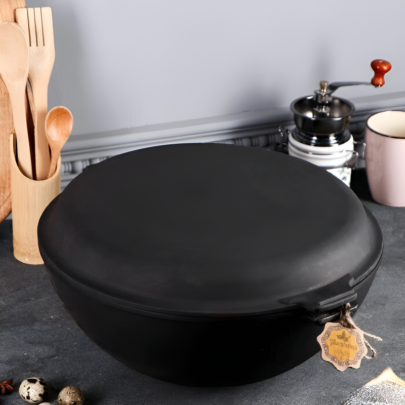 Le Manaka gietijzeren wok wadjan handvat en materiaaldetail