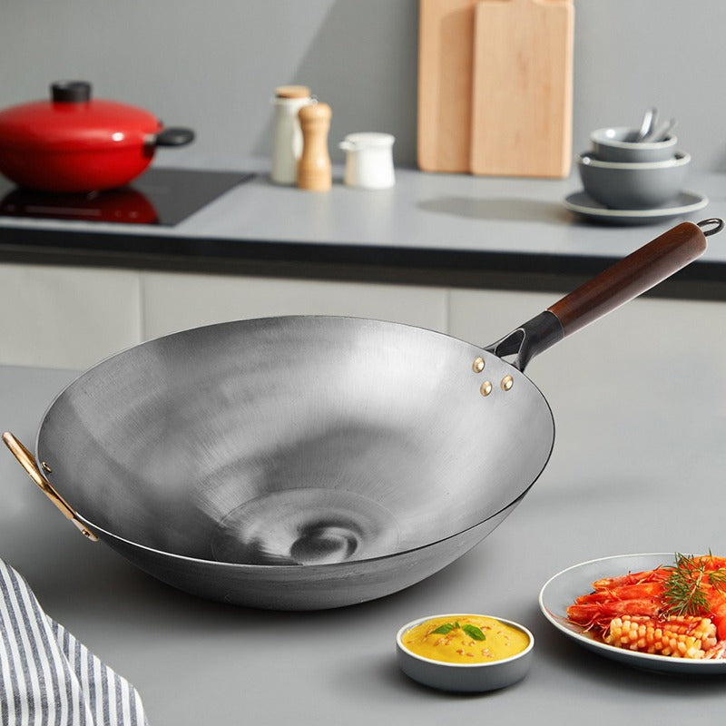 Le Pankon traditionele koolstofstaal wokpan handvat en bevestiging close-up